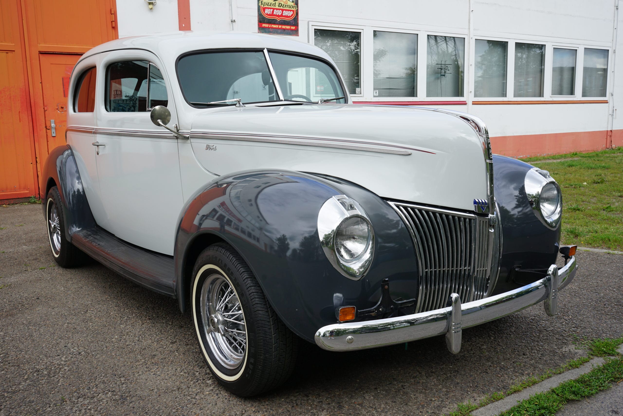 Ford Tudor Sedan Custom - Image 10