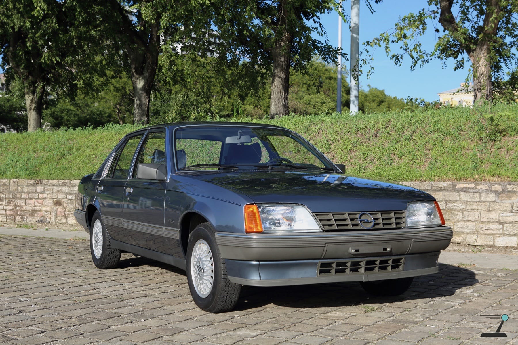 Opel Rekord E 2.2 with 9.000km - Image 3