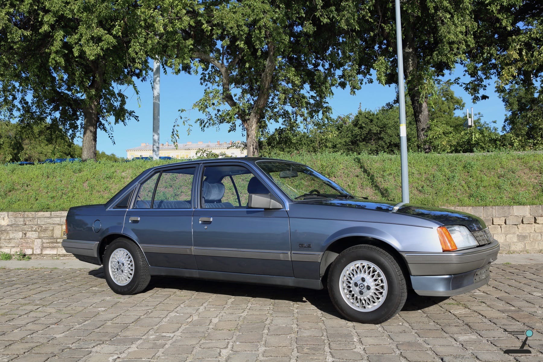 Opel Rekord E 2.2 with 9.000km - Image 4