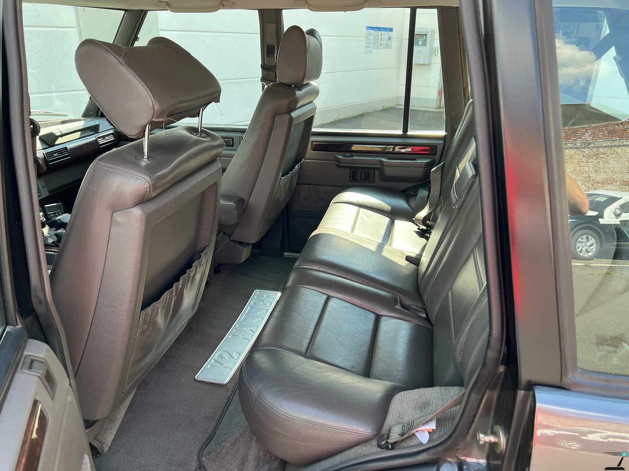 Range Rover 3.9L - Image 7