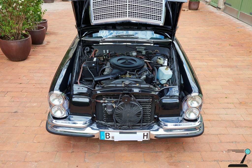 W111 Mercedes Benz 280 SE 3.5 Coupé - Image 8